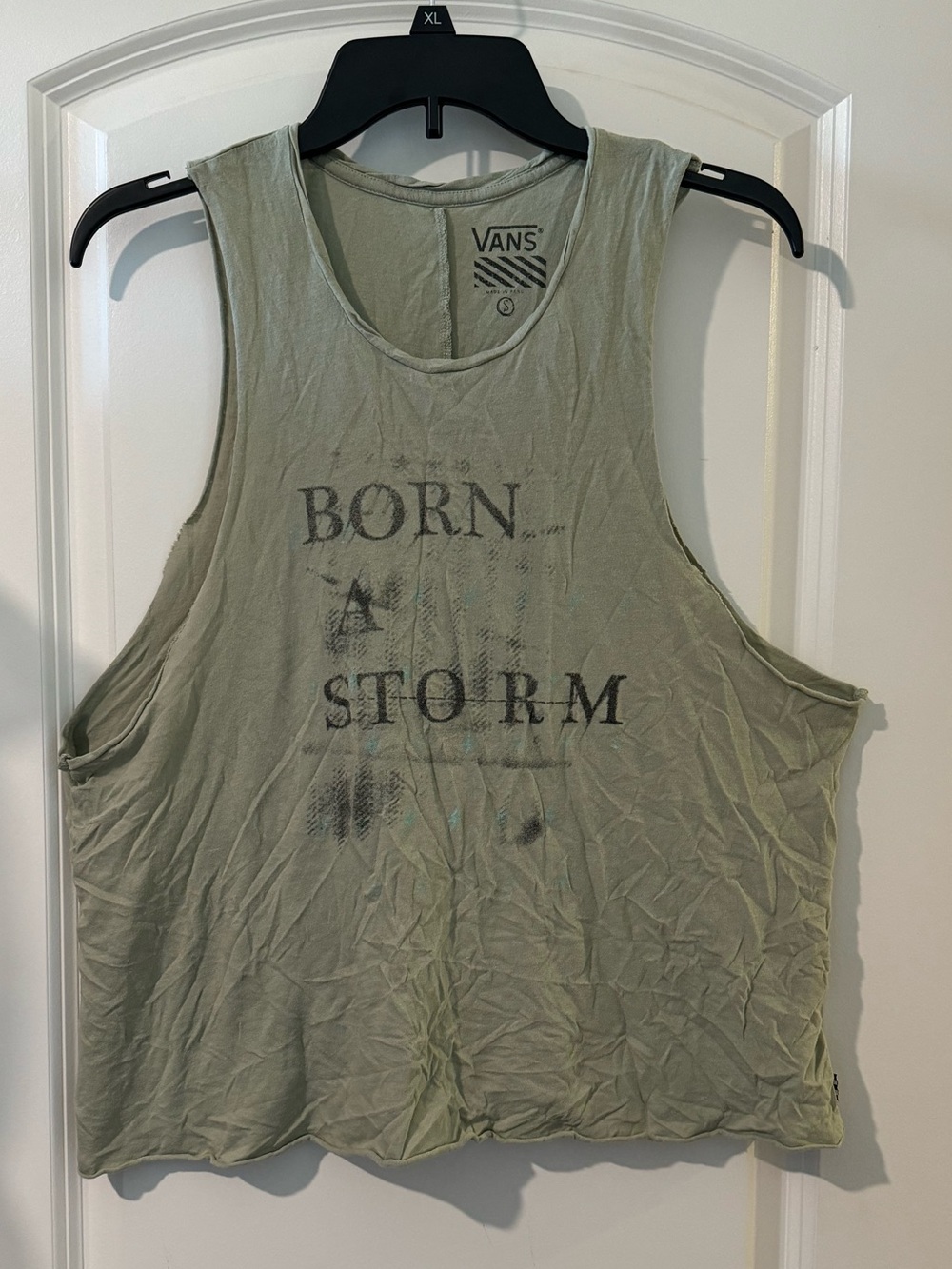 Vans "Born to Storm" Tank Top
Size small
With flaw as shown in picture